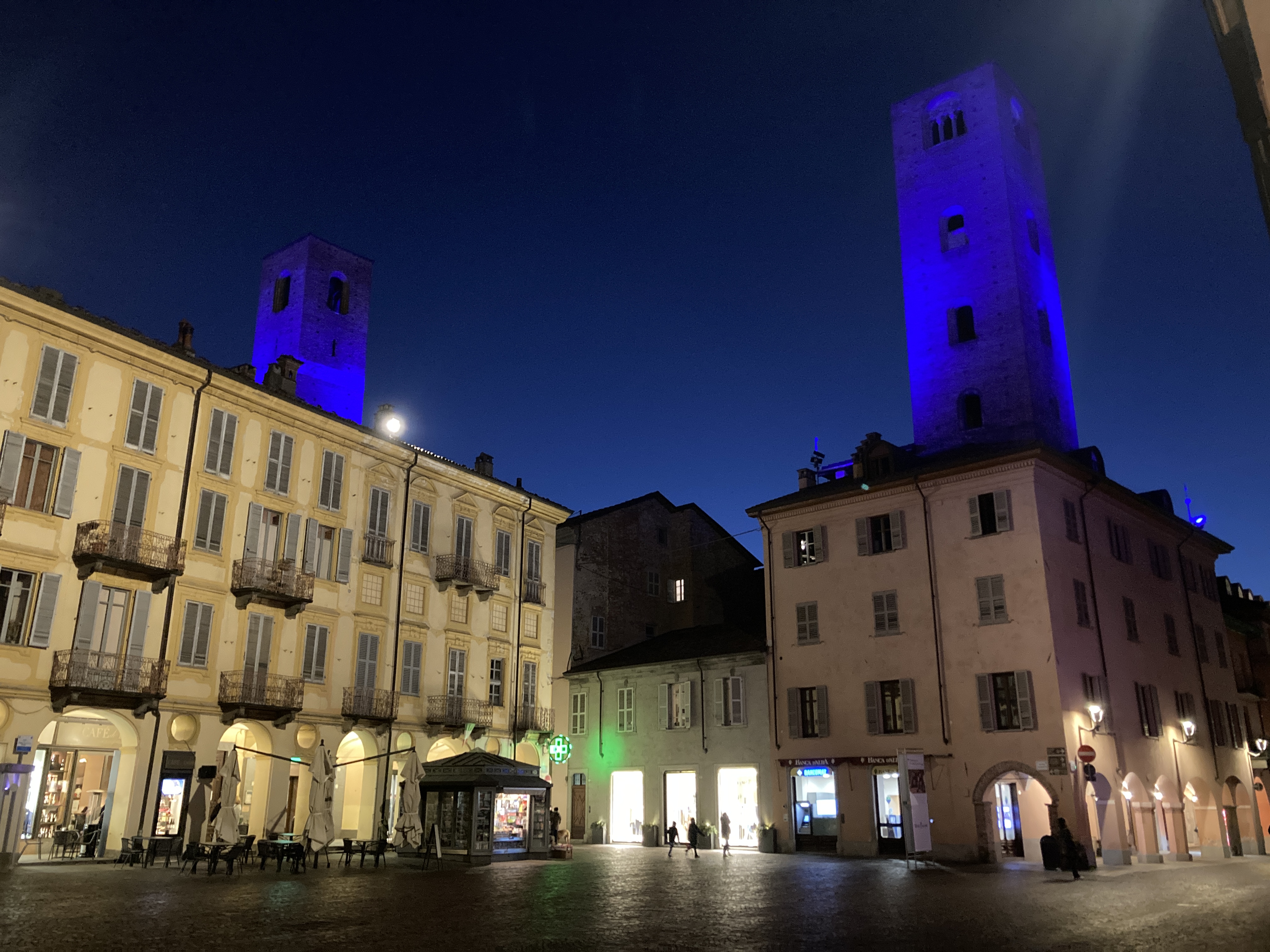 Domani le torri di piazza Risorgimento si illuminano di blu per la Giornata internazionale dei diritti delle persone con disabilità