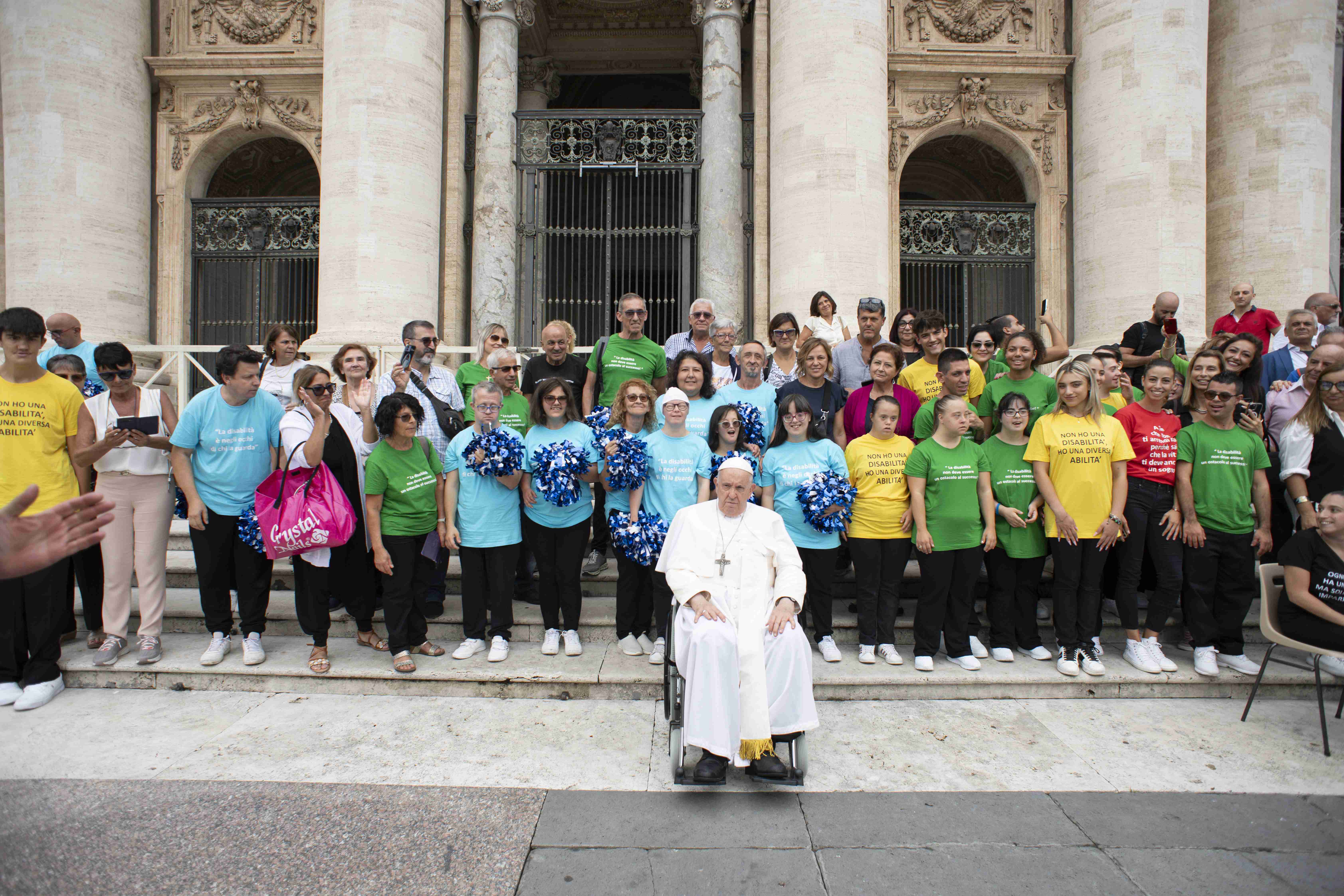 Il consigliere delegato allo Sport Daniele Sobrero ed i ragazzi dell’associazione “Le Nuvole” hanno incontrato Papa Francesco