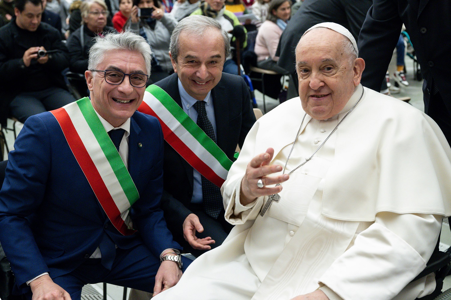 I sindaci di Alba e Bra insieme all’Udienza Generale del Papa in Vaticano. Con loro anche i rappresentanti di solidarietà e sport “Regala un Sorriso”