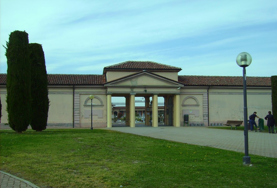 Autobus straordinari per i cimiteri di via Ognissanti e Mussotto l’1 novembre per la commemorazione dei defunti