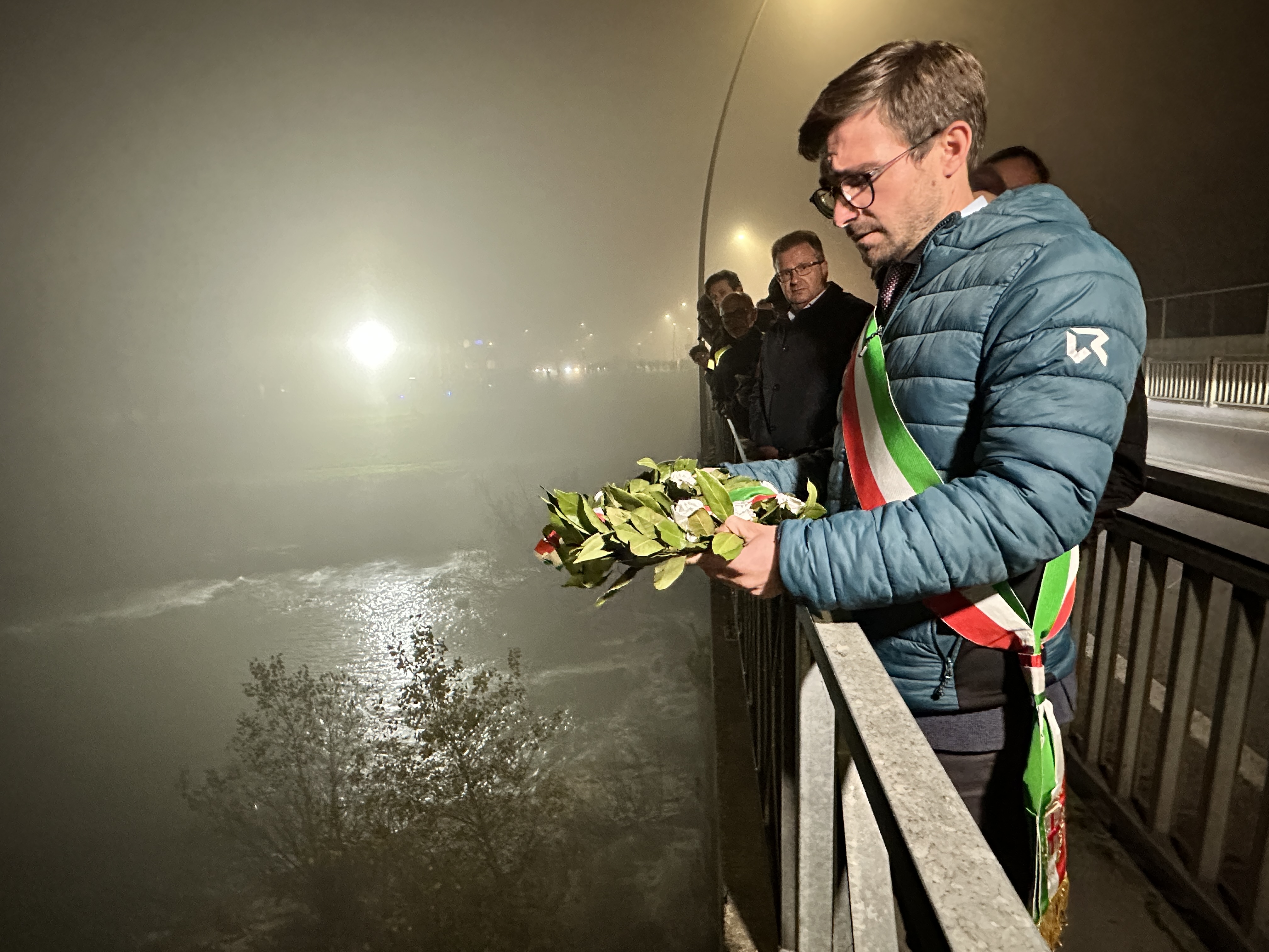 La città ha commemorato le vittime dell’alluvione 1994 a trent’anni dalla tragedia