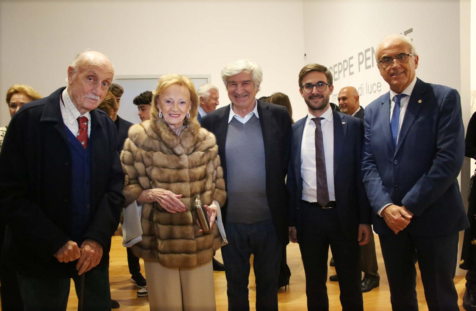 Inaugurata in Fondazione Ferrero la mostra “Impronte di luce” di Giuseppe Penone visitabile fino al 16 febbraio 2025