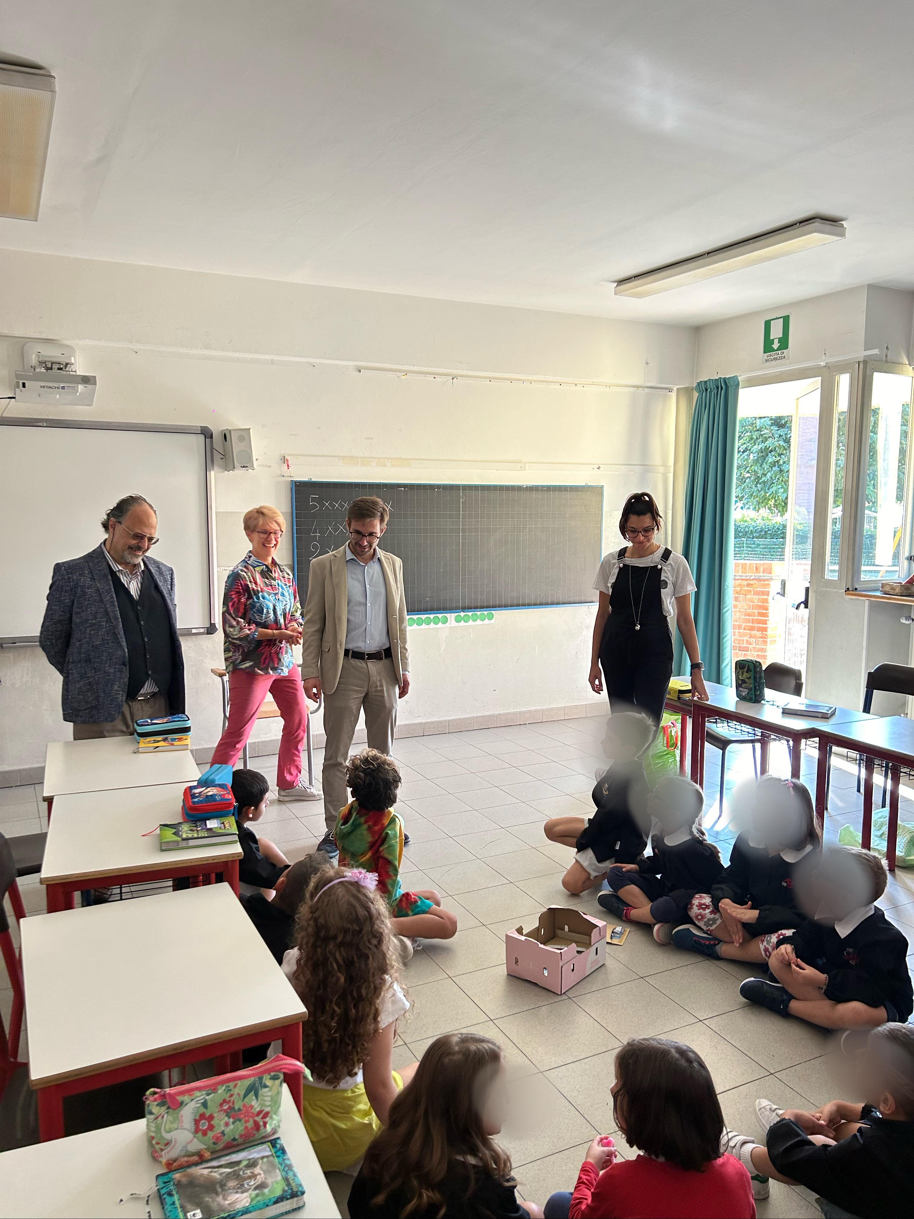 Il sindaco Alberto Gatto ha salutato alunni e insegnanti alla riapertura delle scuole