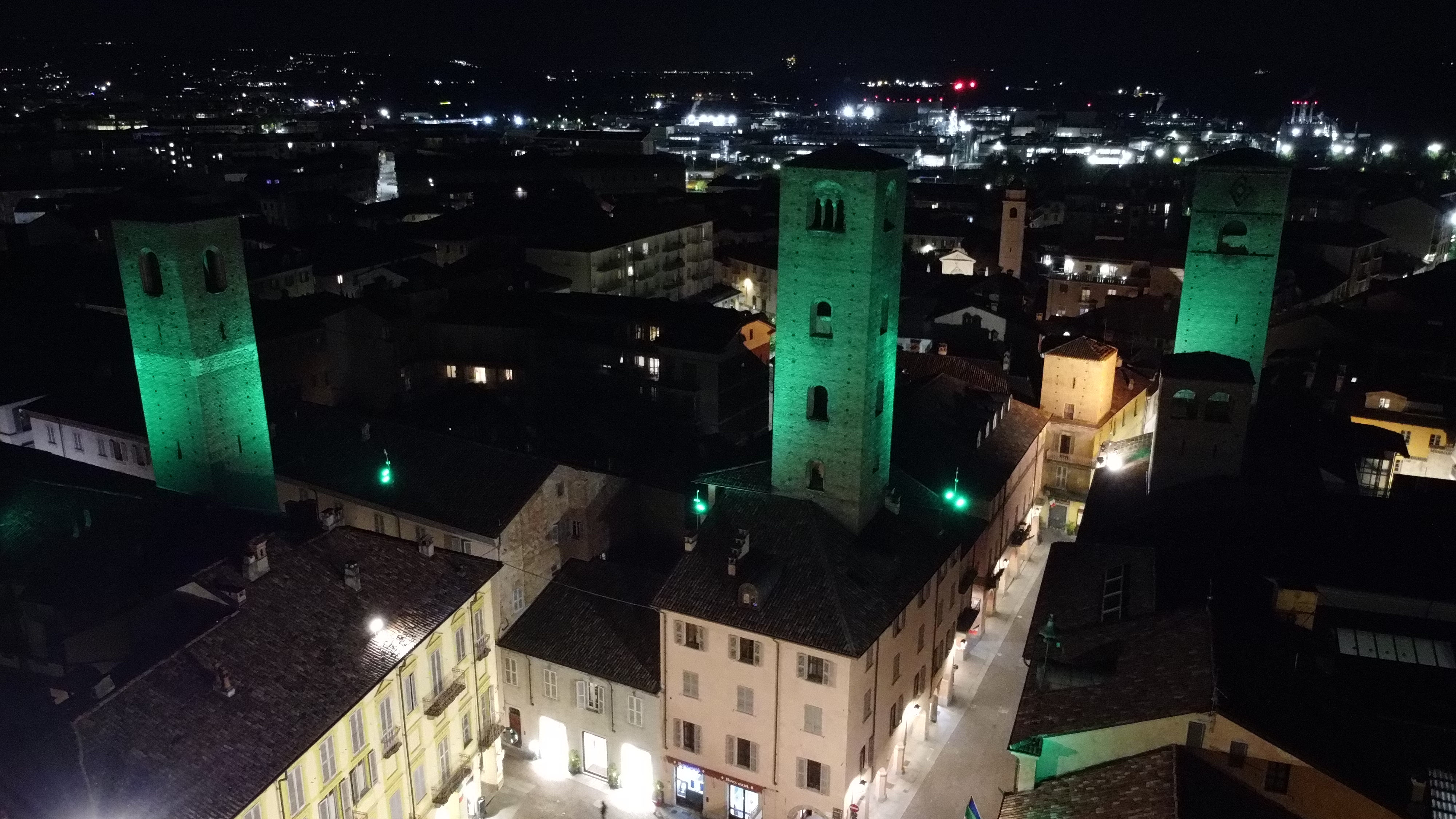 15 settembre, "XVII Giornata Nazionale sulla SLA", la città di Alba accende di verde le sue torri