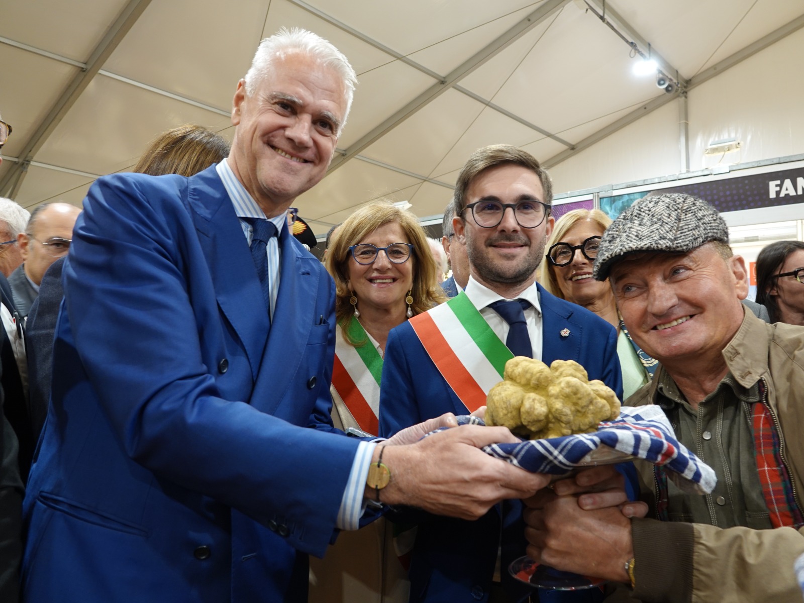 Fiera del Tartufo sempre più sostenibile: cercasi volontari per la raccolta differenziata nei weekend della manifestazione